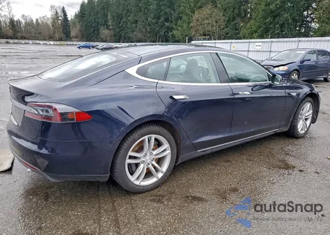 2013 Tesla Model S z USA, uszkodzony, nr VIN 5YJSA1CN2DFP03285